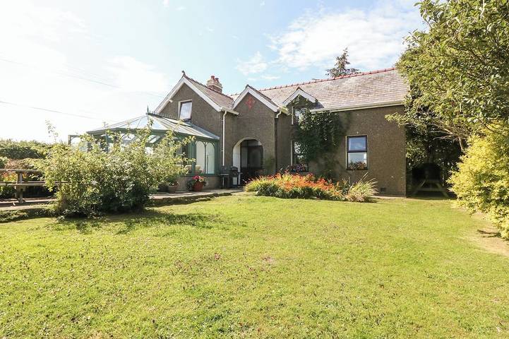 Cottage for 8 people, with garden, with pets in Aberdaron