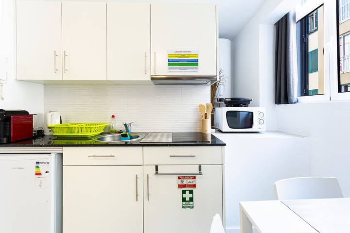 Entire studio, Apartment 'Holiday Home Funchal Center T0V' with Wi-Fi and Air Conditioning in Funchal (Sé), Madeira