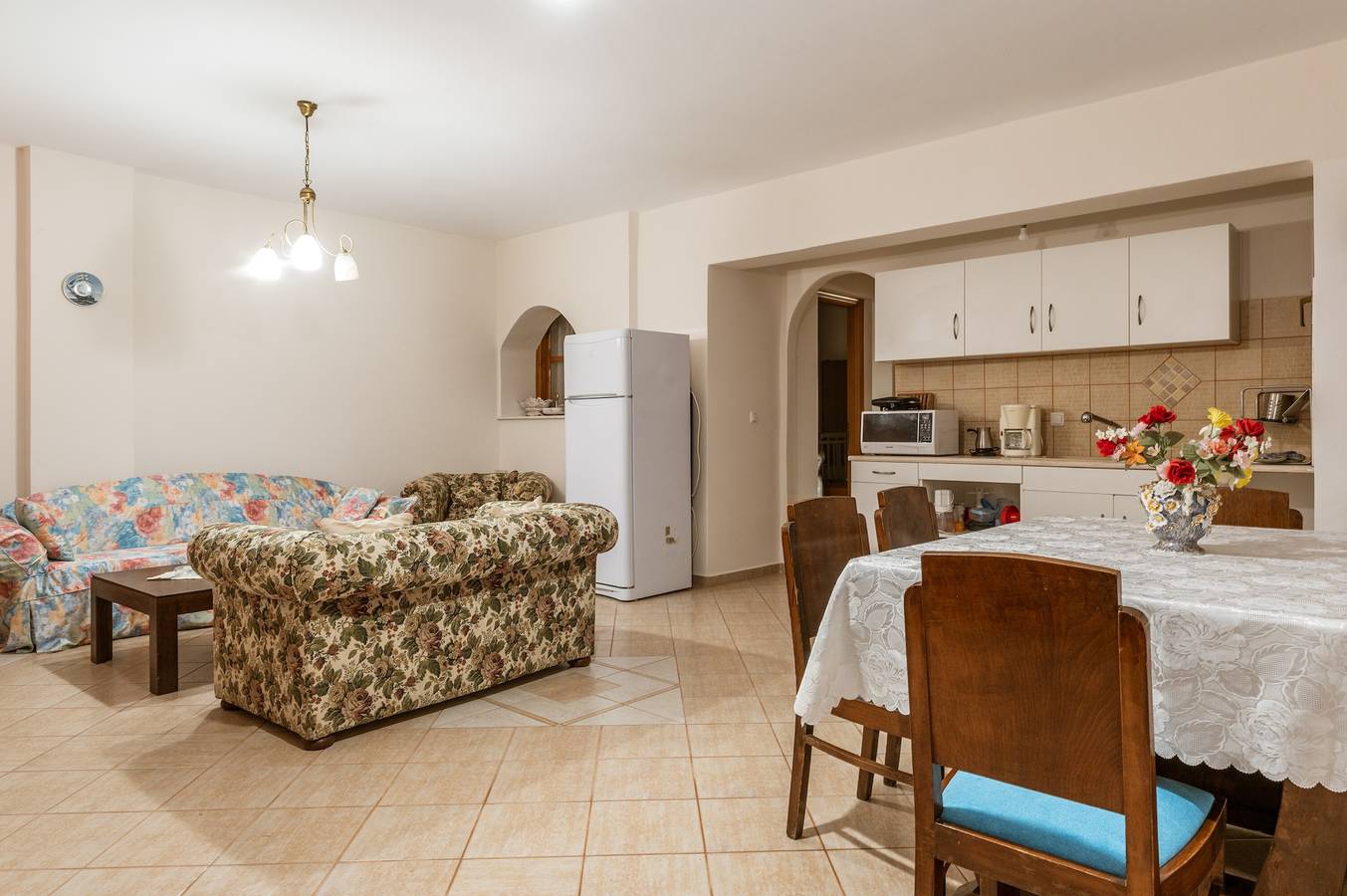 Vakantiehuis 'Moraki Appartement 1 Andros' met eigen terras, gedeelde tuin en Wi-Fi in Andros