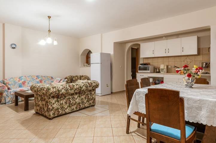 Ferienhaus 'Moraki Apartment 1 Andros' mit Privatterrasse, Gemeinschaftsgarten und WLAN in Andros