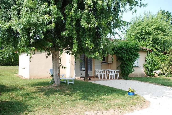 Gîte pour 5 personnes, avec Terrasse ainsi que Jardin et Piscine