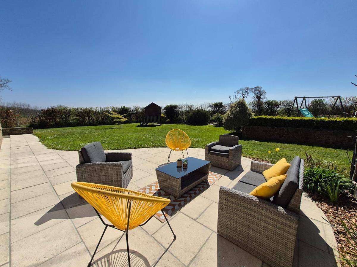 Two-Bedroom House in Vesly, Région de Coutances