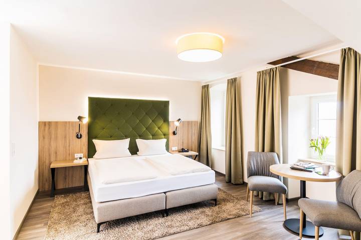Ganze Ferienwohnung, Doppelzimmer, Dusche, Wc, straßenseitig in Neustadt an der Weinstraße, Pfälzer Rheinebene
