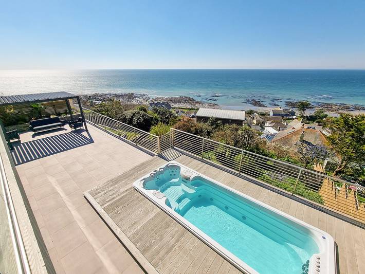 Cottage for 9 people, with garden in Cornwall