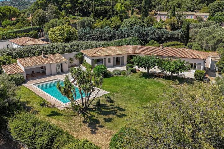 Maison de vacances pour 10 personnes, avec piscine ainsi que terrasse et jardin à Ollioules