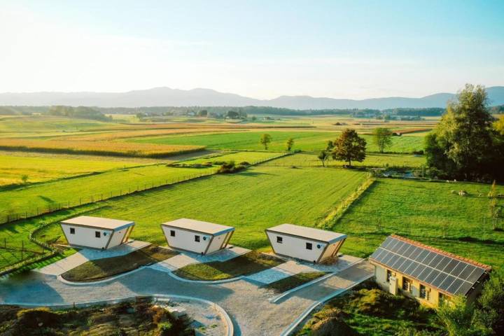 Campingvogn for 2 personer, med terrasse, husdyr tilladt i Slovenien