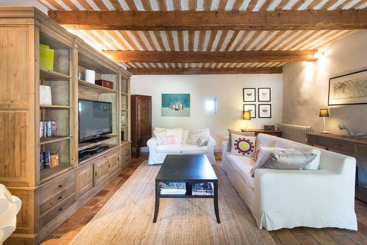 Location de vacances pour 10 personnes, avec terrasse ainsi que jardin et piscine à Barbentane - 4