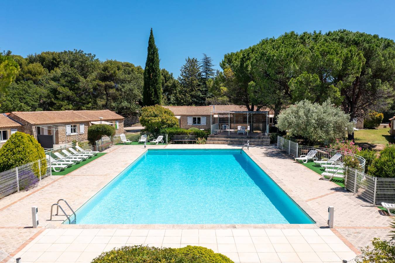 Cottage with Ac and terrace n°10 in La Roque-sur-Pernes, Vaucluse