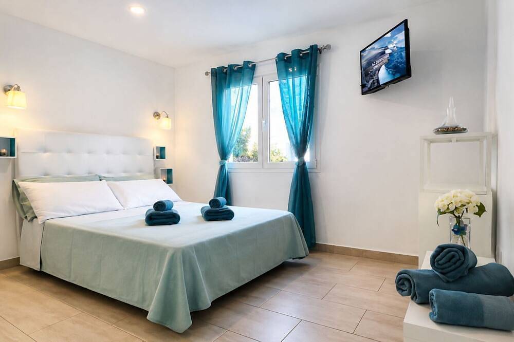 Entire apartment, Acquamarina: Sea View, Terrace & Free Ac in Puerto del Carmen, Tías