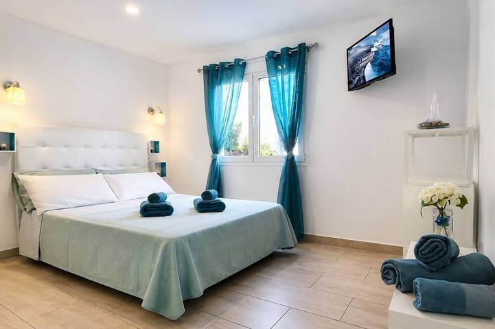 Entire apartment, Acquamarina: Sea View, Terrace & Free Ac in Puerto del Carmen, Tías