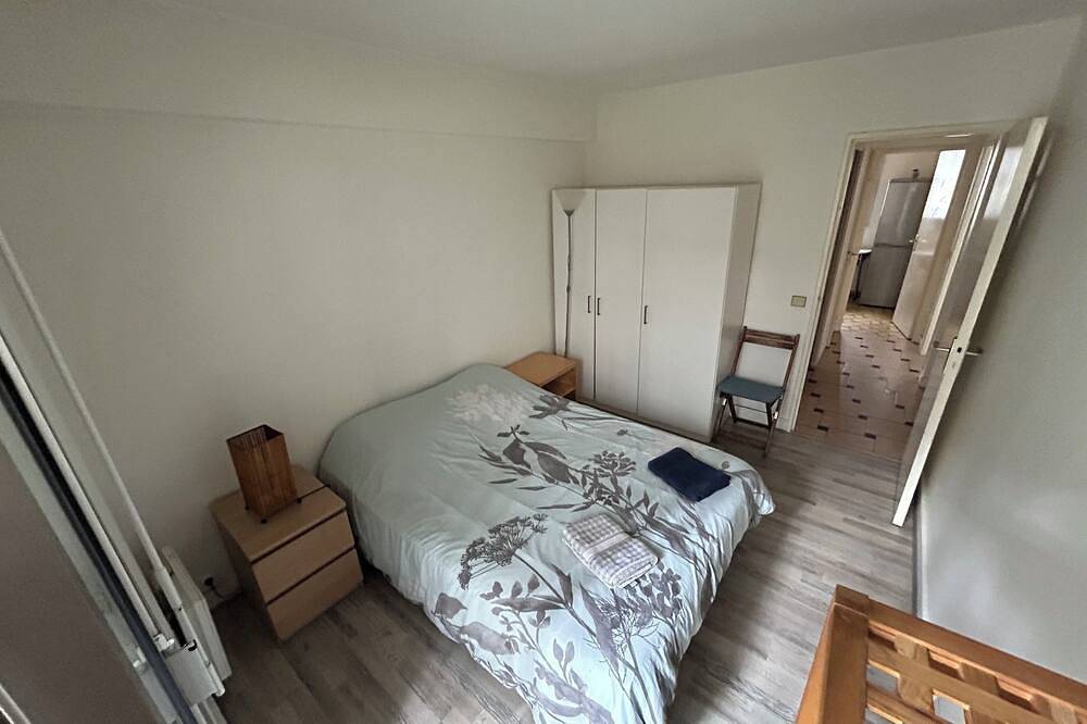 Entire apartment, Lovely Family Stay - Two Bedroom - Right Edge of Paris in Clichy, Hauts-de-Seine