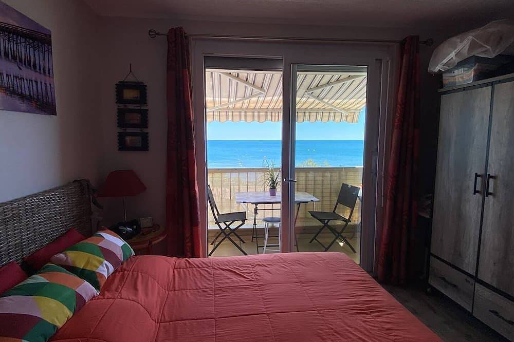 Entire apartment, Lovely Flat for 2 Persons, Wifi , Airco, wonderfull view of the sea from the balcony, 20 m from... in Portiragnes Plage, Portiragnes