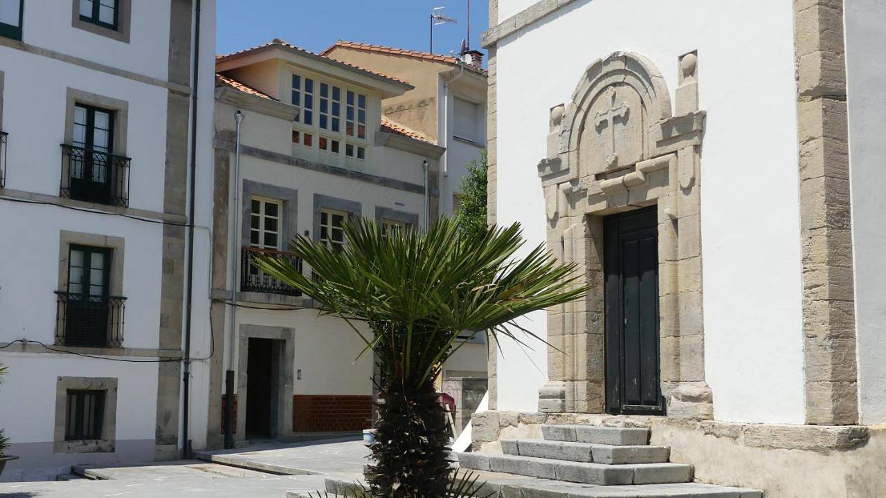 Apartamentos El Reloj in Luanco, Gozón