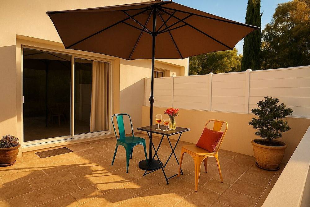 Entire apartment, Luna - Quiet, cozy studio with terrace in Trans-en-Provence, Draguignan region