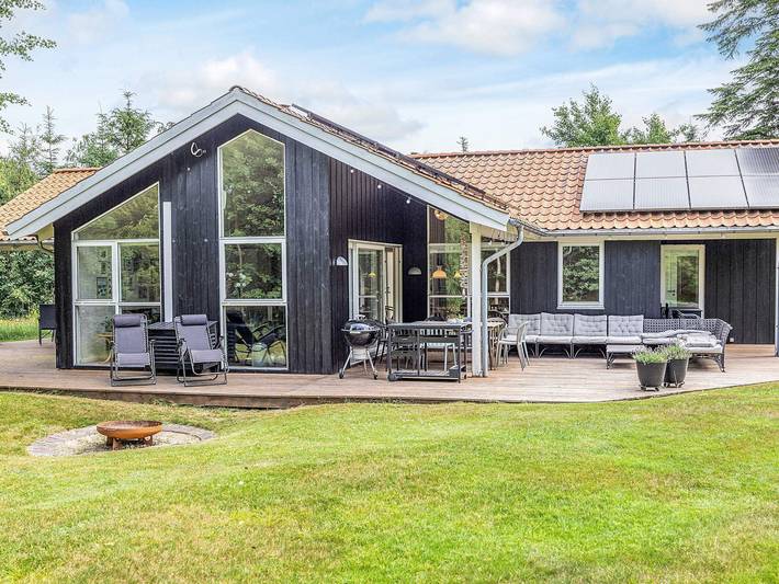 Feriehus for 12 personer, med Terrasse og Sauna i Hou