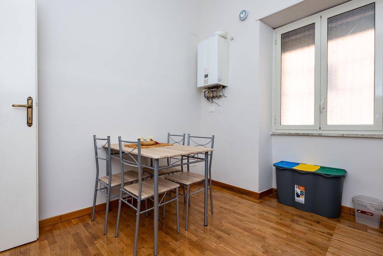 Appartamento intero, House Dafal by Rentbeat  in Guidonia Montecelio, Provincia di Roma