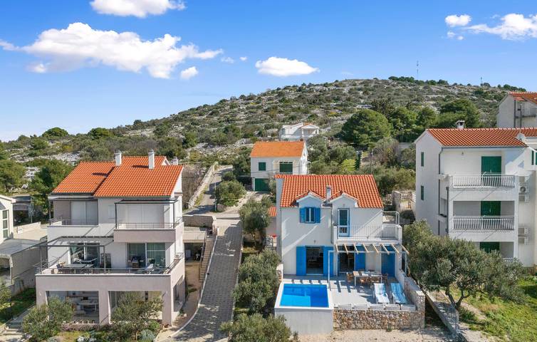 Ferienhaus für 6 Personen, mit Terrasse und Pool sowie Garten - 1