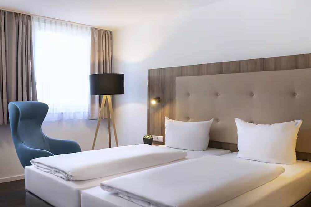 Boutique City Escape | Superior Twin | Near Porsche Museum | Pet Friendly Stay in Stuttgart, Stuttgart Region