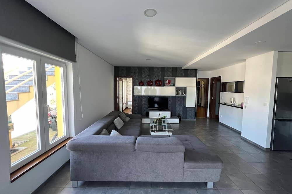 Moderna casa amueblada de 2 dormitorios, terraza de 40 m 25 km Oporto in Santa Maria da Feira, Distrito de Aveiro
