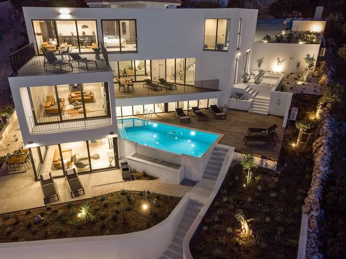 Perfekt gestaltete Villa an der Küste der Bucht Ražanj, ein Dorf in der Nähe von Primošten und Rogoznica in Razanj, Šibenik-Knin