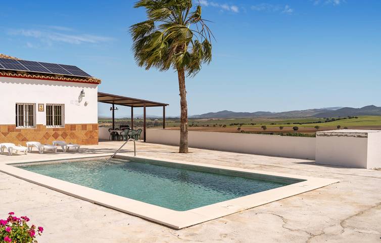 Location de vacances pour 10 personnes, avec terrasse ainsi que piscine et jardin, animaux acceptés à Arcos de la Frontera - 3