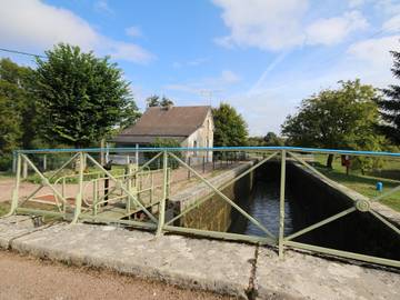 Gîte pour 5 personnes, avec jardin à Châtillon-en-Bazois