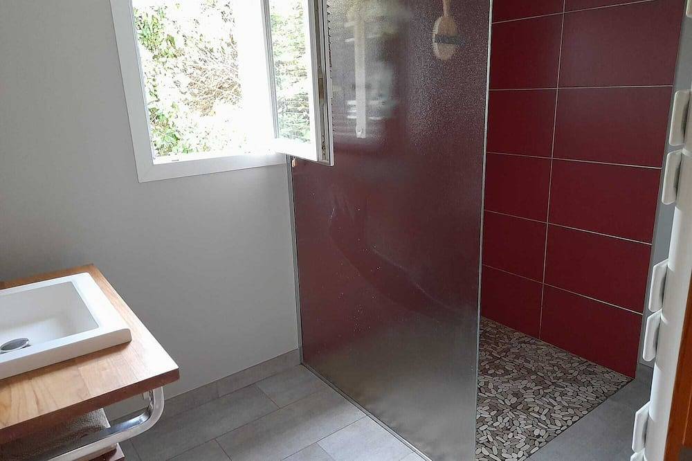 Villa sur 1000m2 de Terrain Avec Piscine. Idéal Pour Vacances en Famille in Mus, Nimes region