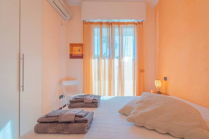 Appartamento intero, Splendido trilocale vista mare in Albenga, Riviera di Ponente