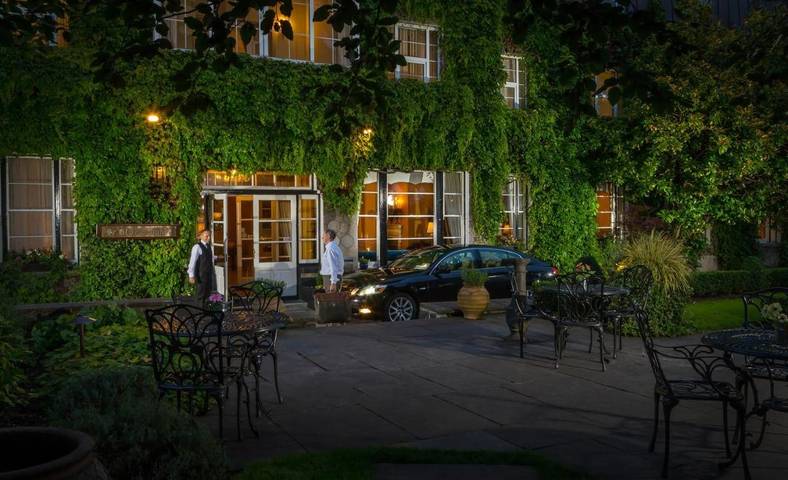 Hotel for 3 people, with Terrace and Garden in Ennis
