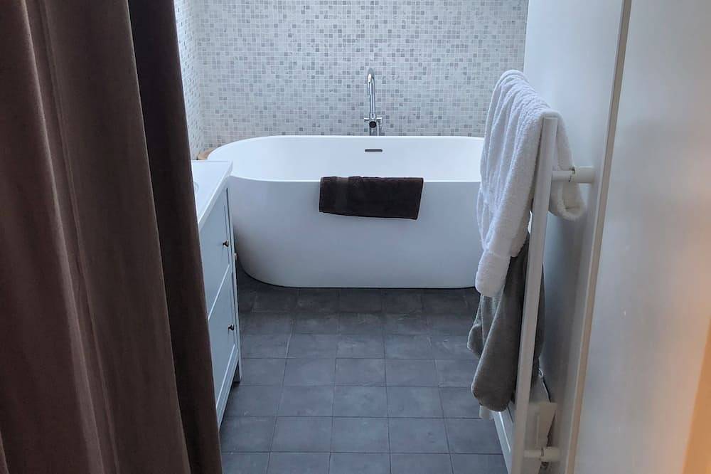 Entire apartment, Top-floor cross-through apartment with 2 terraces, in Divonne-les-Bains in Divonne-les-Bains, Gex