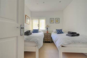 Glamping for 4 People in Lyme Regis, Jurassic Coast, Photo 3