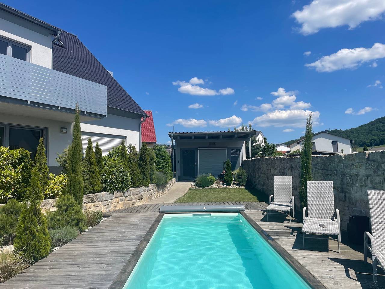 Ganze Wohnung, Apartment „Ruhepooloase“ mit privatem Pool, Terrasse und Garten in Oberschwarzach, Fränkisches Weinland