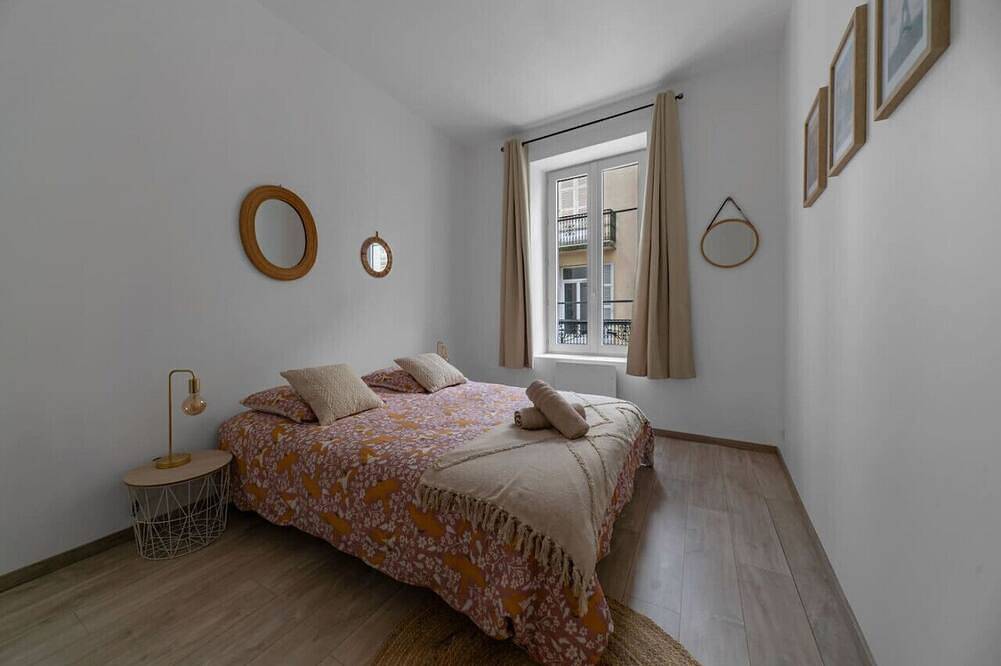 Ganze Wohnung, 2-bedroom designer apartment, city center in Vichy, Vichy und Umgebung