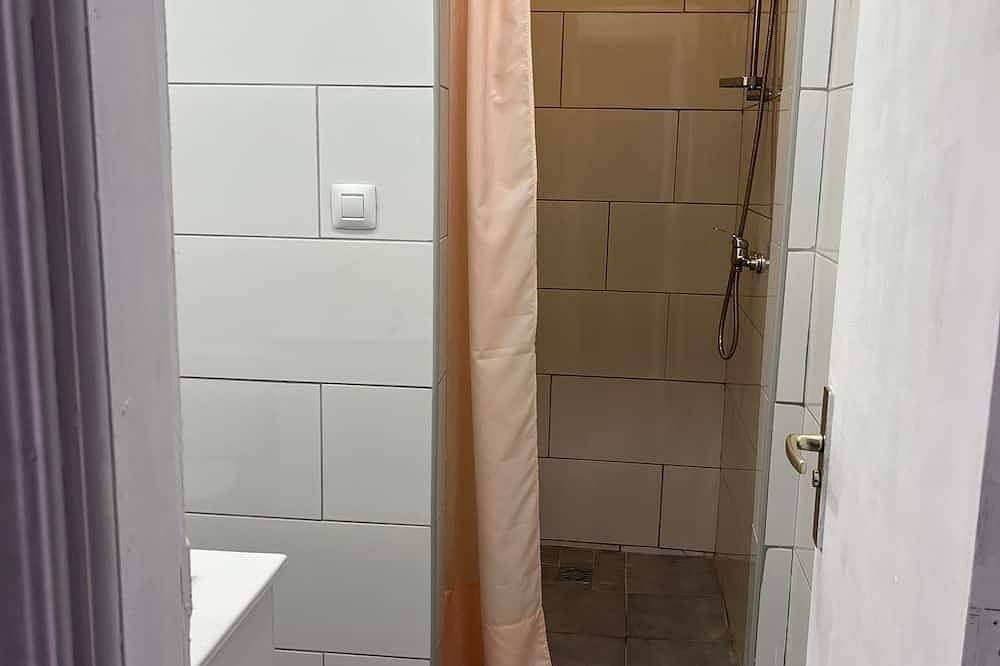 Apartamento entero, Espacioso loft en el corazón de un pueblo tranquilo y vivaz de playa. in Las Galletas, Tenerife Sur