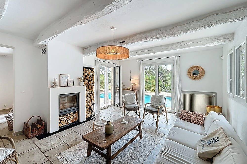 Mougins: Charming villa with swimming pool, 3 bedrooms in the pine forest in Mougins, Cannes region