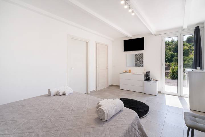 Entire apartment, Apartment 'Oasi San Paolo' with Shared Pool, Wi-Fi & Air Conditioning in Lentini, Syracuse Province