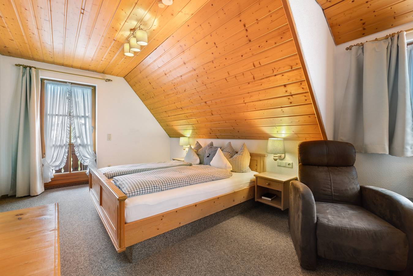 Zimmer 'Doppelzimmer 7' mit Bergblick, Gemeinschaftsterrasse und Wi-Fi in Alpirsbach, Kinzigtal