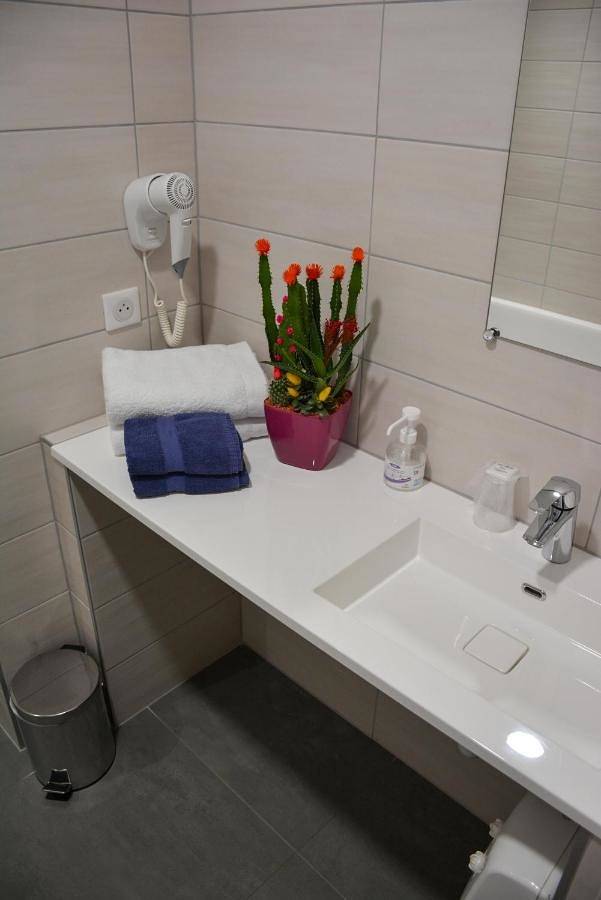 Hôtel pour 3 personnes, avec Terrasse ainsi que Jardin et Sauna