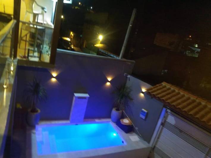Casas e apartamentos de temporada para 8 pessoas, com terraço e piscina, com animais de estimação em Praia da Baleia