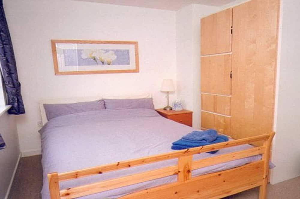 4 Harbour Mews Sleeps 6 (3 Bedrooms) in Sennen, Cornwall