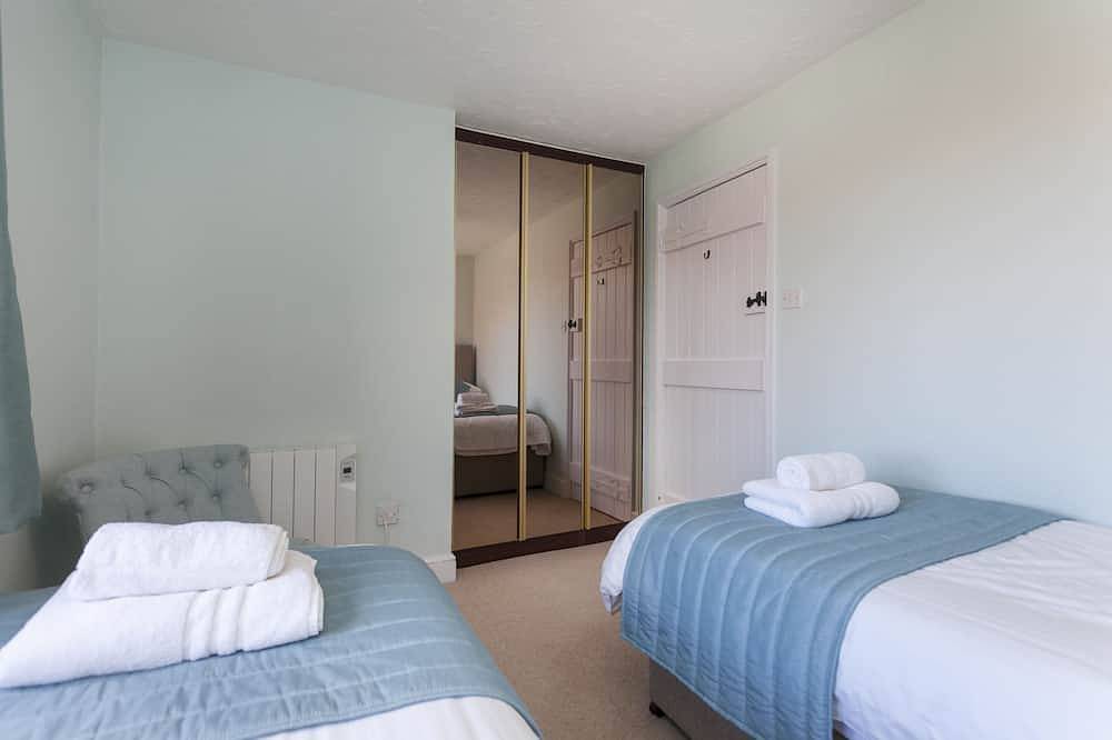 The Kelling -  a self catering cottage that sleeps 6 guests  in 3 bedrooms in Blakeney, Norfolk Coast