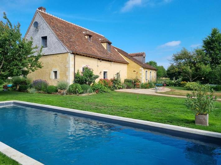 Maison d’hôte pour 2 personnes, avec terrasse et jardin ainsi que vue et piscine dans Orne