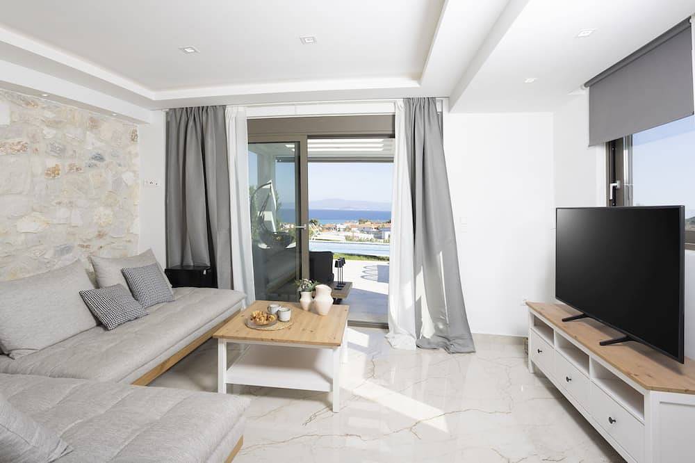 Villa Mare - Private Pool, 4 Bdrms, Sea View, Bbq in Chaniotis, Kassandra
