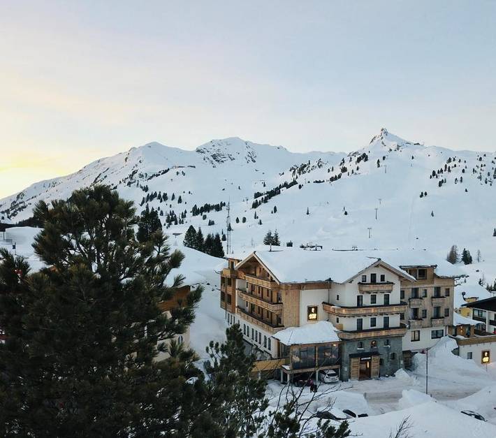 Hotel für 10 Personen, mit Terrasse und Ausblick sowie Pool und Sauna, mit Haustier in Obertauern