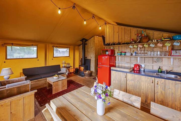 Glamping for 8 people, with garden in Harrogate