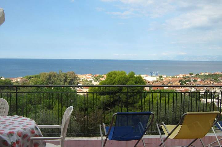 Ferienwohnung für 4 Personen, mit Garten und Pool sowie Balkon in Castellabate