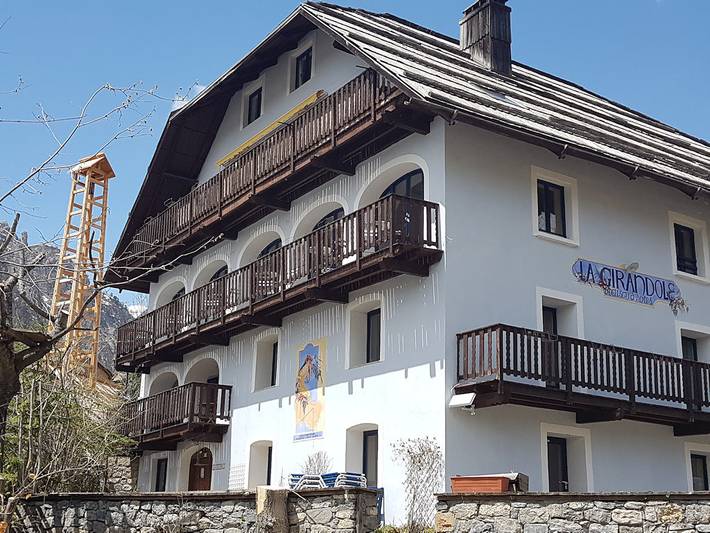 Gîte pour 5 personnes, avec jardin et terrasse ainsi que piscine et sauna, animaux acceptés à Arvieux - 2