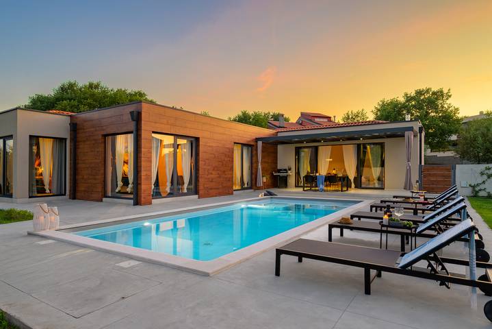 Villa für 8 Personen, mit Pool und Garten sowie Terrasse und Sauna, mit Haustier in Rovinj