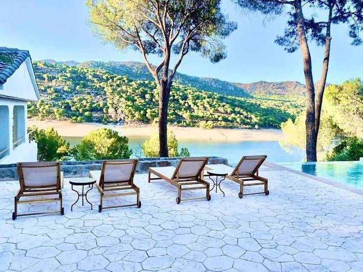 Chalet para 12 personas, con Balcón y Terraza además de Jardín y Piscina en Cuenca del Alberche