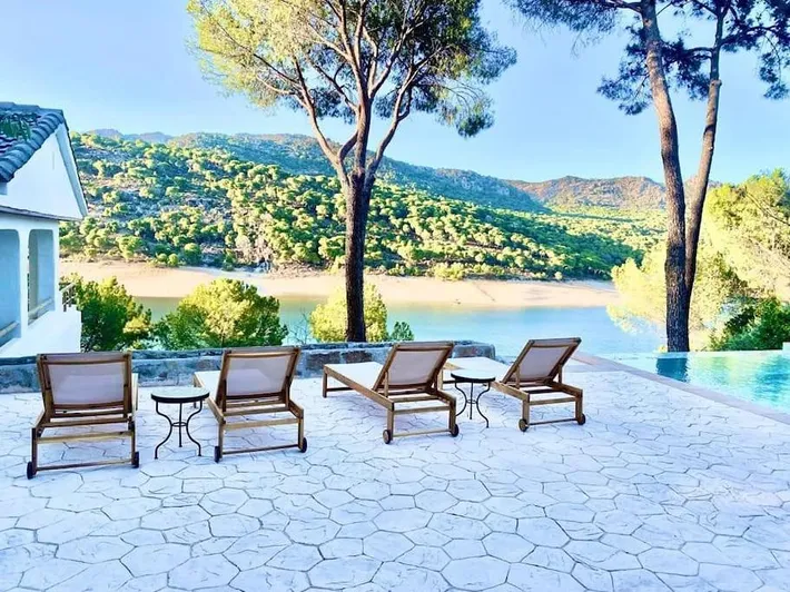 Chalet para 12 personas, con piscina y vistas al lago además de vistas y jardín - 1